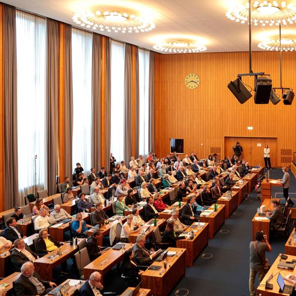 Die letzte Ratssitzung des Kölner Stadtrats vor der Kommunalwahl. Die Sitzung ist die 44. und letzte der laufenden Ratsperiode unter der Leitung von Oberbürgermeisterin Henriette Reker.