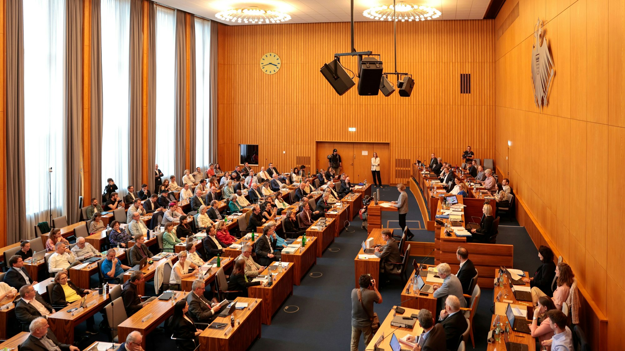 Die letzte Ratssitzung des Kölner Stadtrats vor der Kommunalwahl. Die Sitzung ist die 44. und letzte der laufenden Ratsperiode unter der Leitung von Oberbürgermeisterin Henriette Reker.