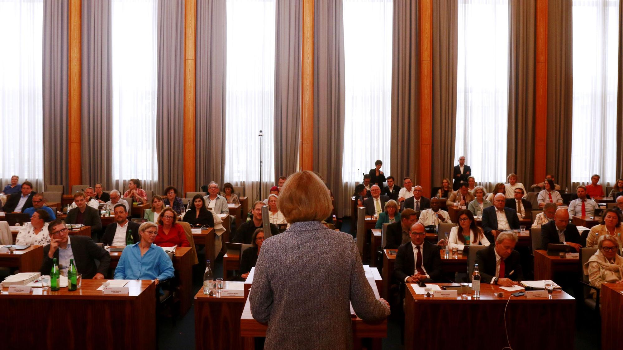 Henriette Reker hält ihre letzte Ratssitzung vor der Kommunalwahl.