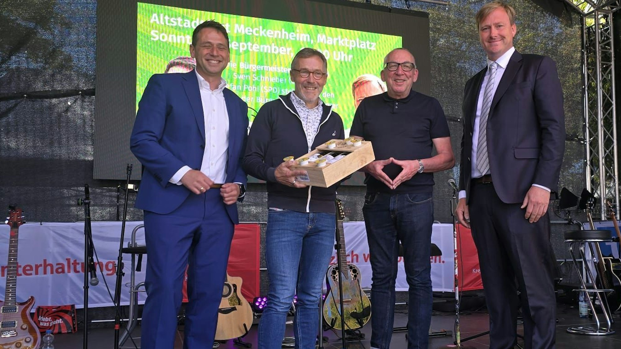 Bei der Podiumsdiskussion zur Kommunalwahl behielten die Kandidaten einen kühlen Kopf: (v.l.) Sven Schnieber, Rundschau-Redakteur Marcus Bierlein, Willi Wittges-Stölben und Stefan Pohl.