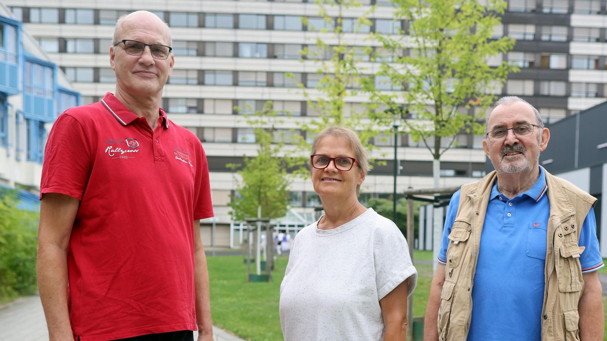 Nach ihren OPs im Klinikum Merheim waren Holger Rosenbrock (v.l.), Viola Frey und Norbert Goldschmidt fix wieder auf den Beinen.