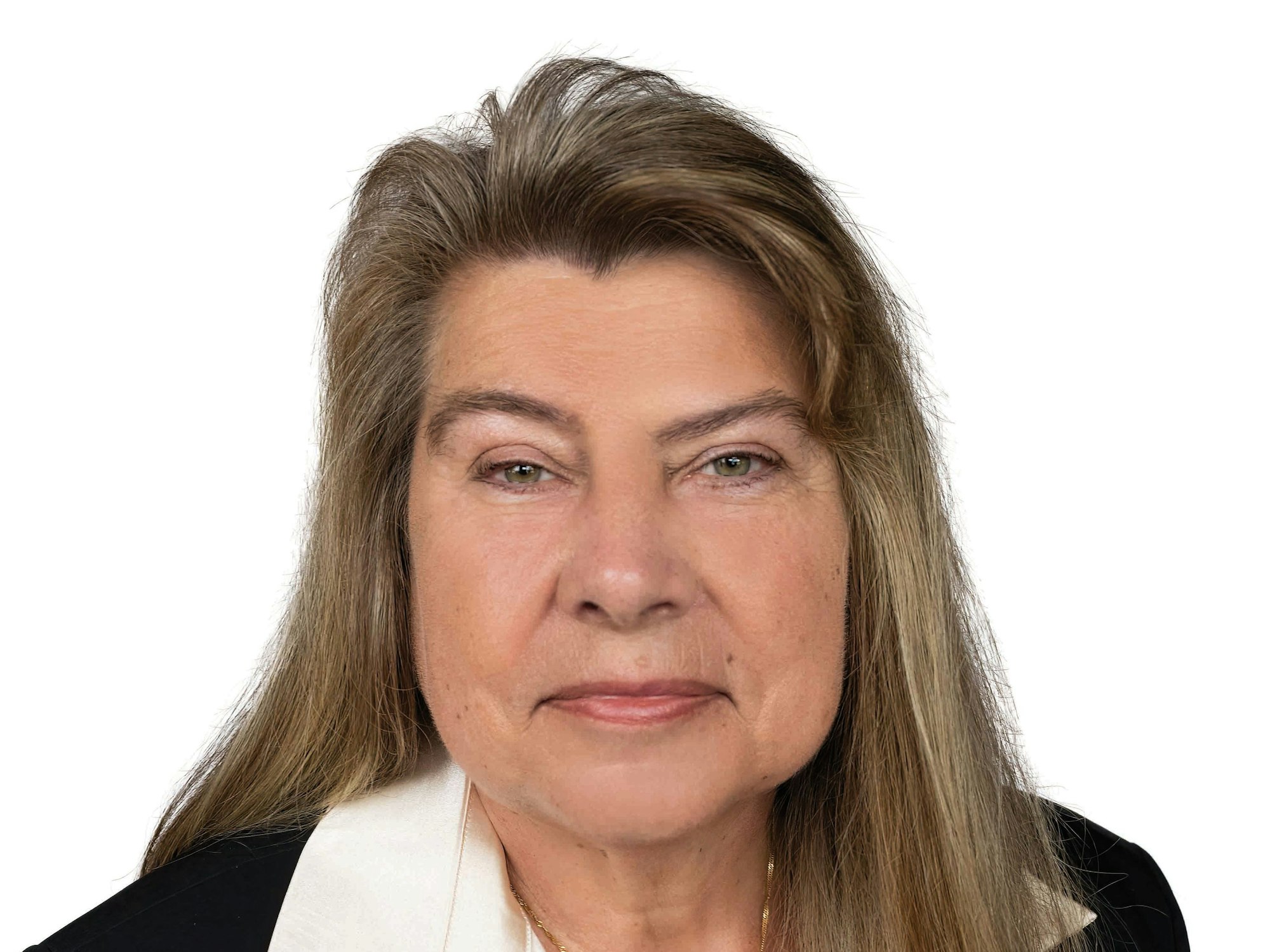 Das Bild zeigt Katharina Koenn vor neutralem Hintergrund.