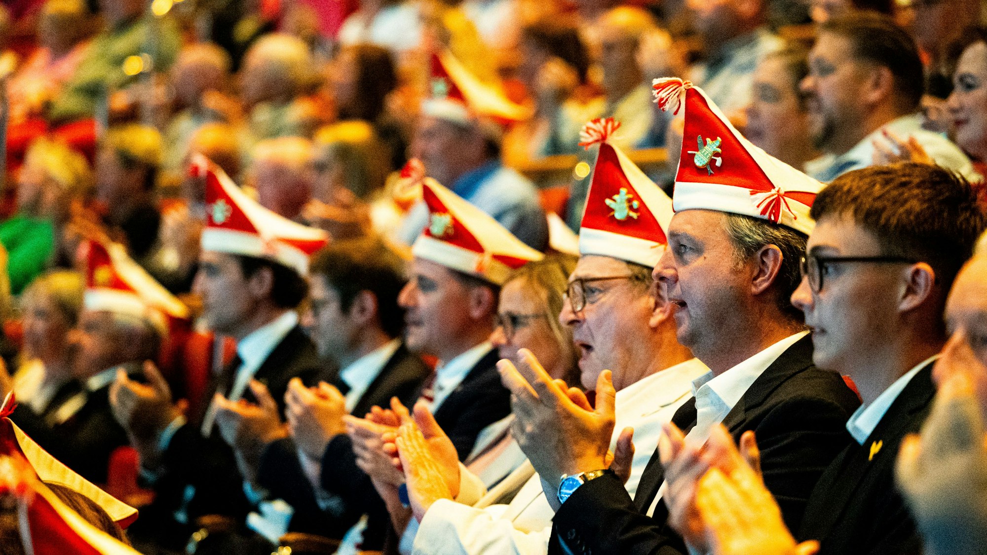 Minutenlanger Applaus gab es für das „Geburtstagskind“.