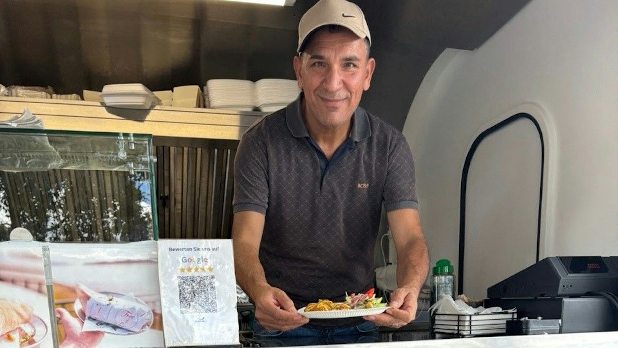 Im Rhein Imbiss tischt Kalis Salih auf.