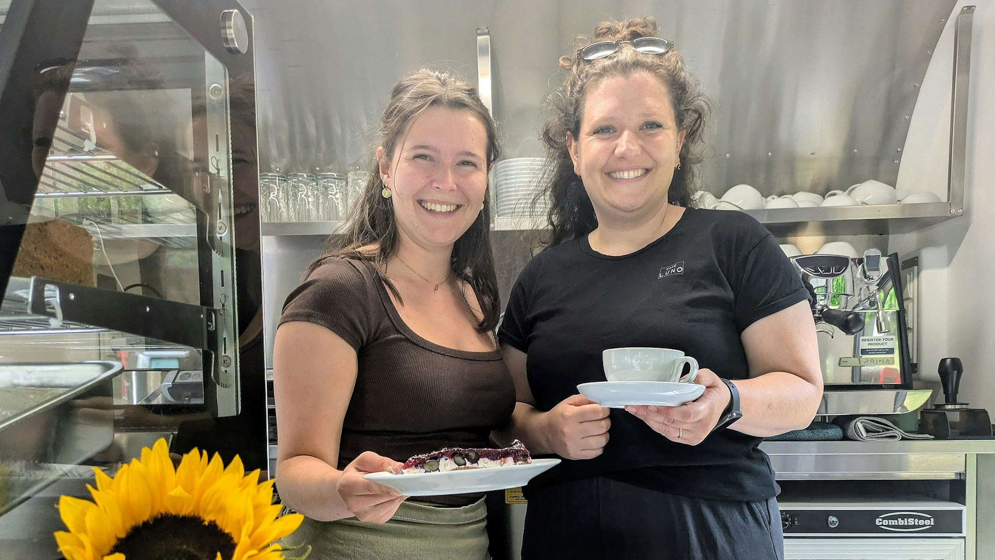 Café Luno-Inhaberin Lisa Rosbach (rechts) und Mitarbeiterin Charlotte Brenner.