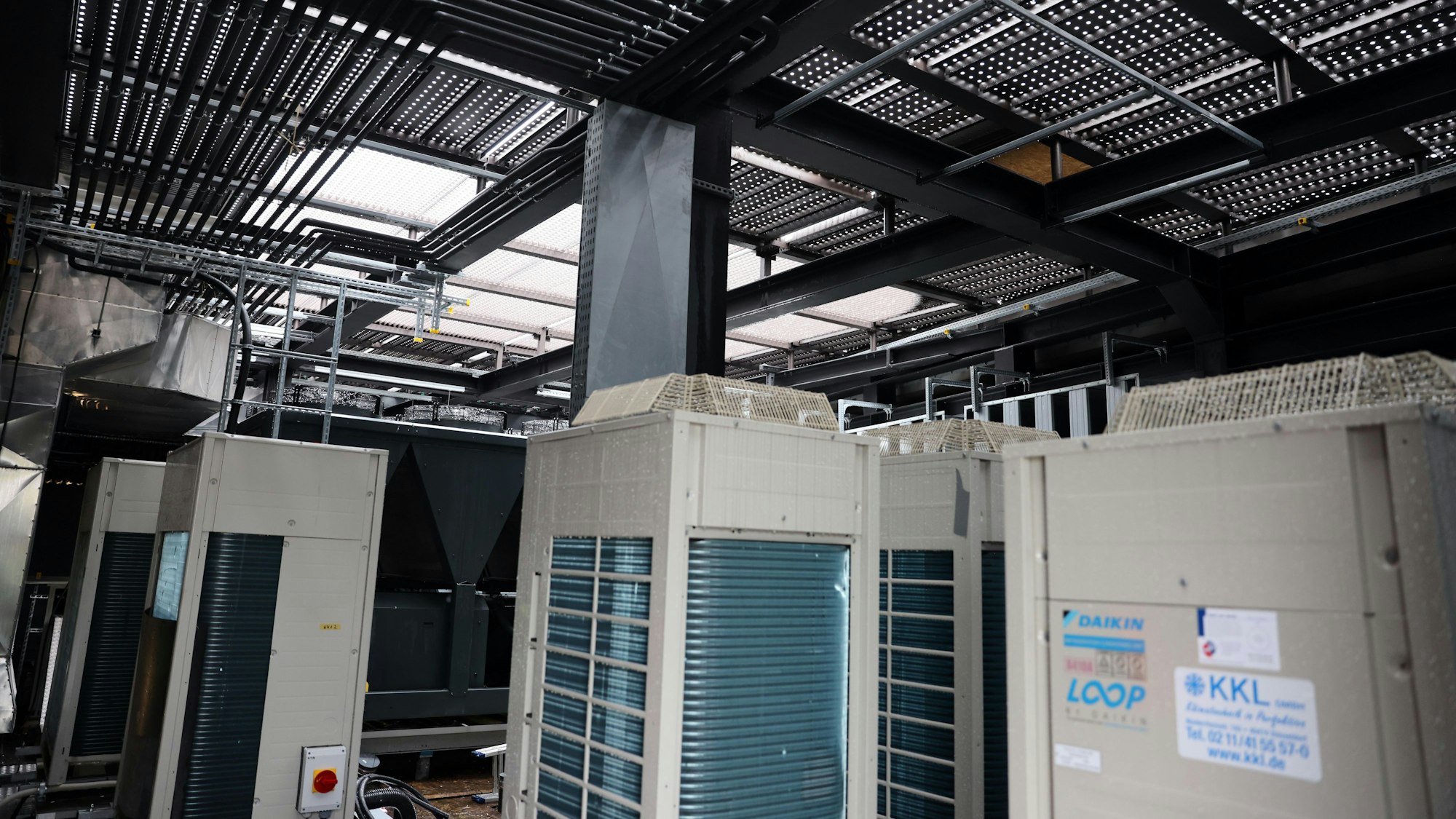 Die Haustechnik auf dem Dach des Dom-Hotel