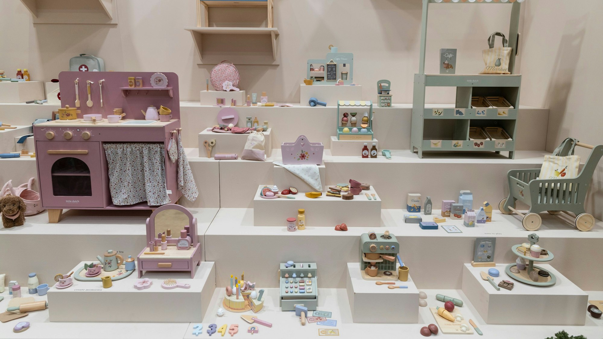 Stand: LITTLE DUTCH, Moving & Travelling, Toys & Education, Halle 10.1