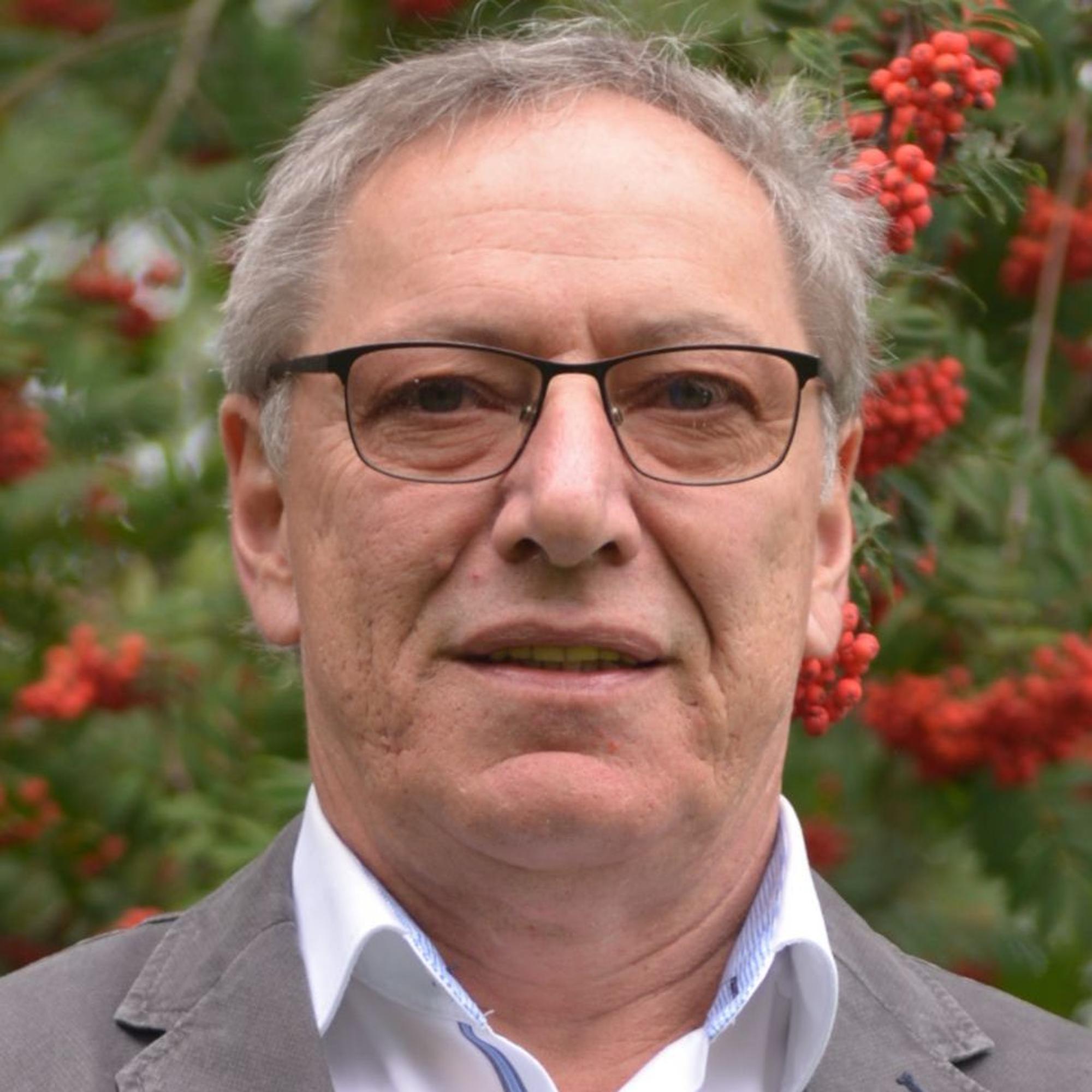 Porträtbild von Gerd Breuer.