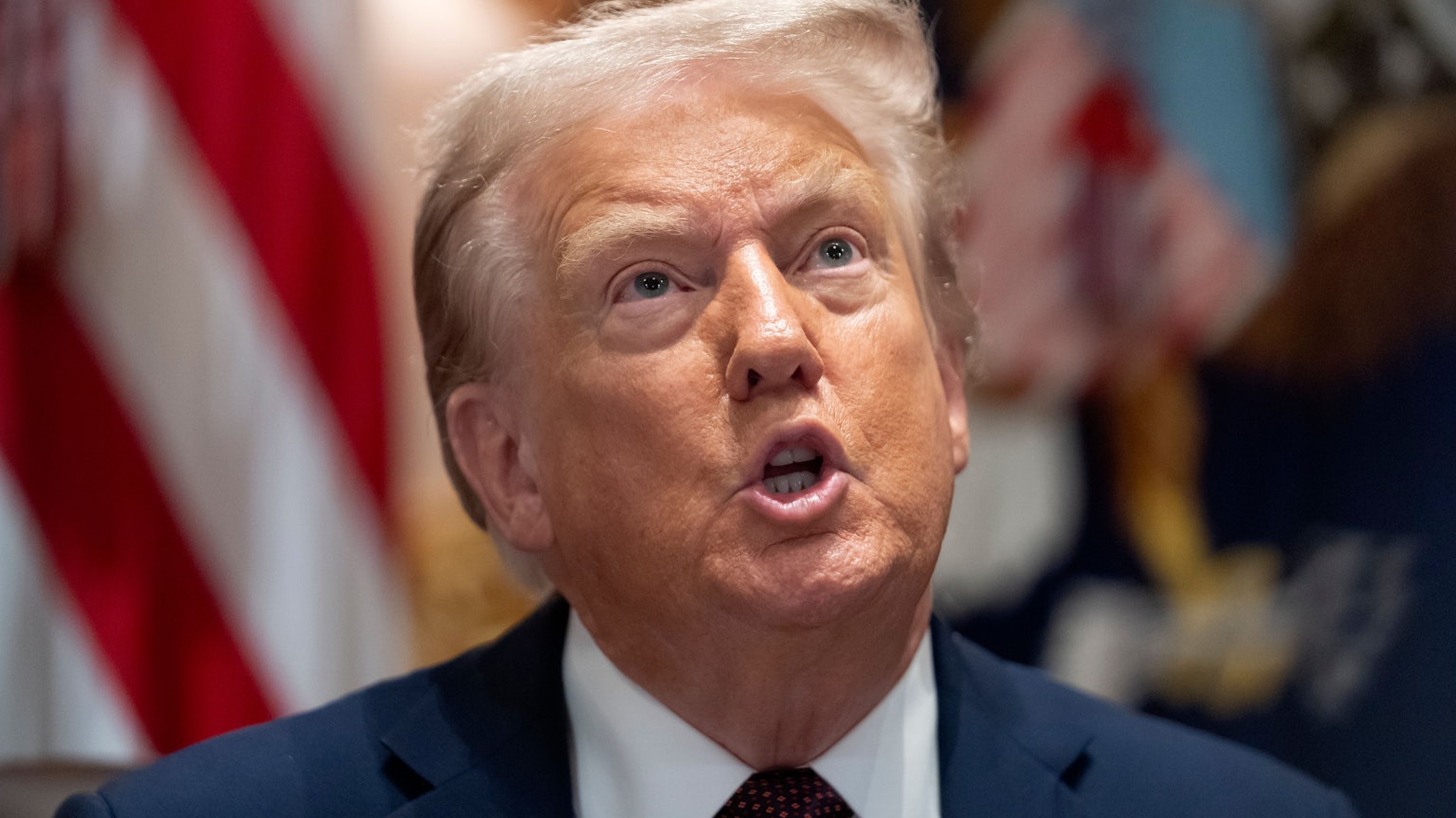 US-Präsident Donald Trump spricht während einer Kabinettssitzung im Weißen Haus.