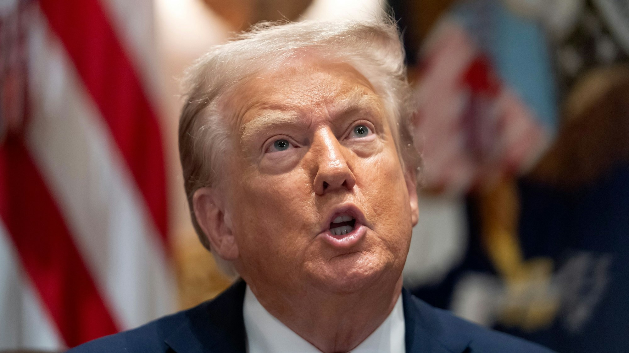 US-Präsident Donald Trump spricht während einer Kabinettssitzung im Weißen Haus.