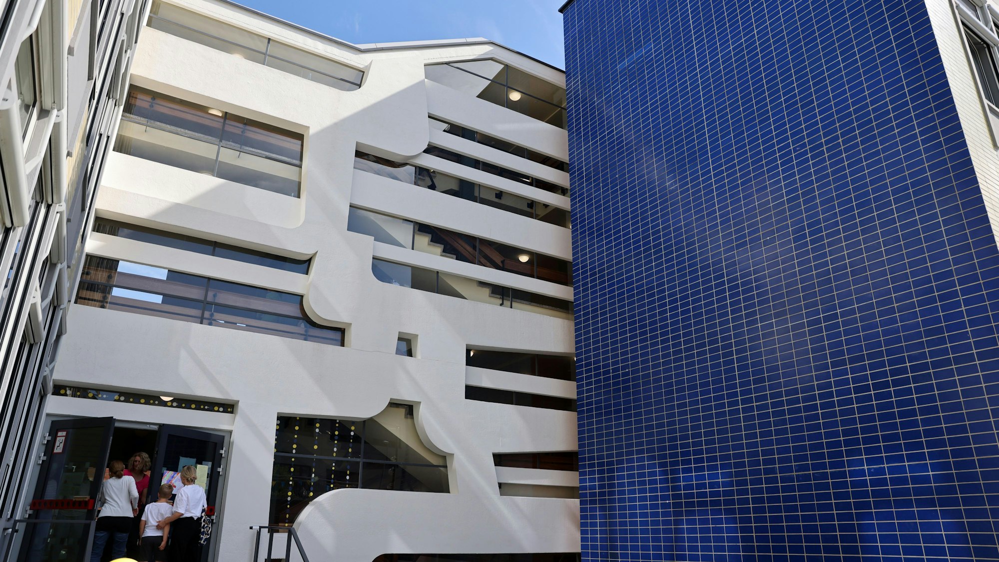 Eine Gebäudefassade.