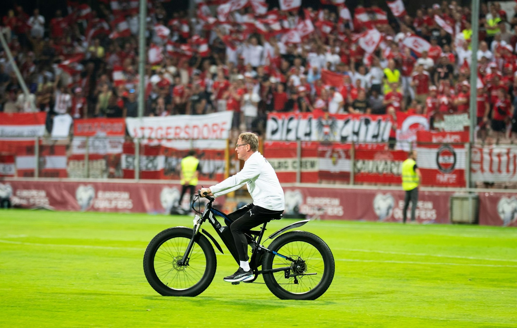 Radler auf Rasen: Ralf Rangnick.