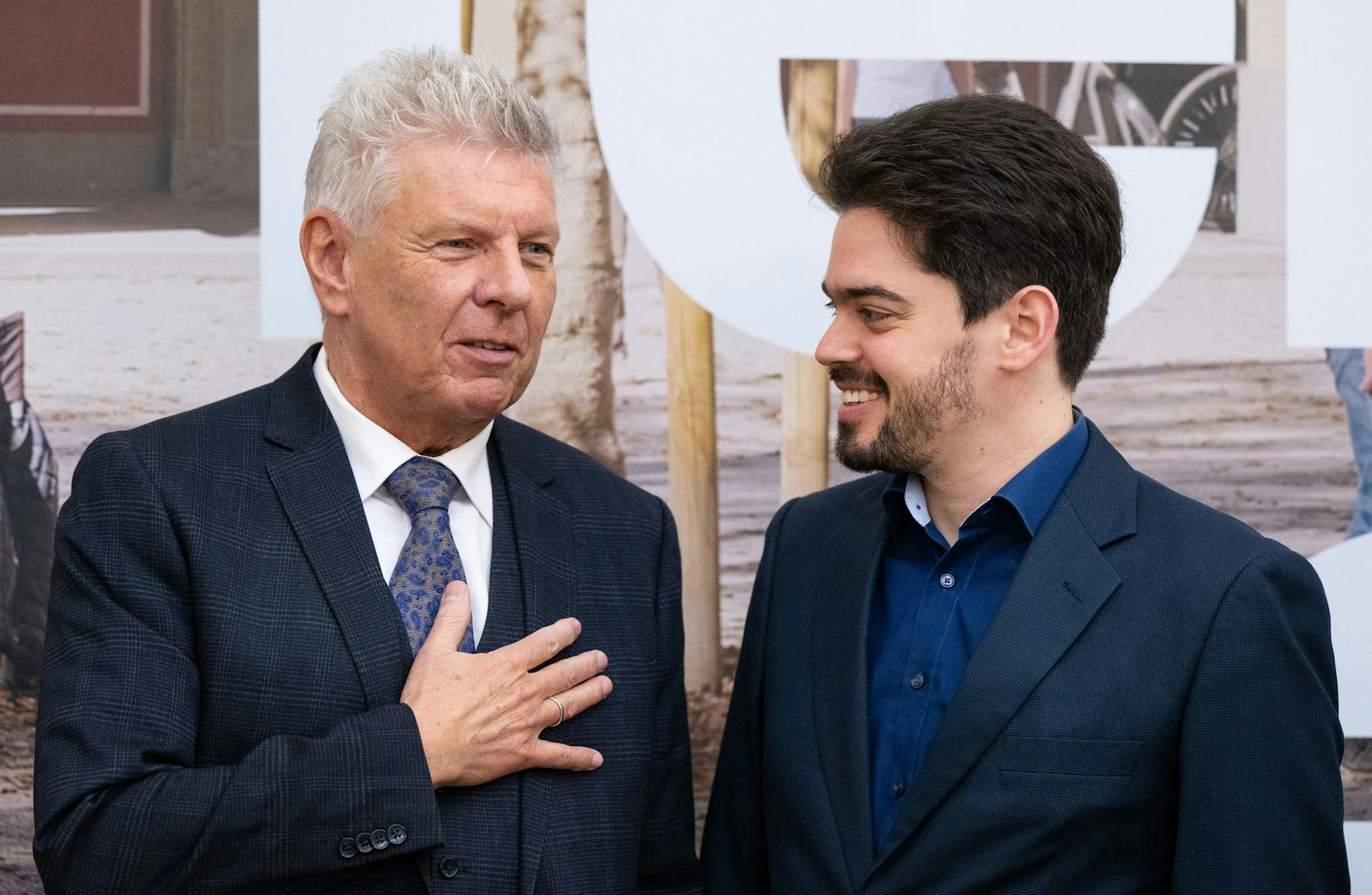 Shani mit Münchens Oberbürgermeister Dieter Reiter bei seiner Vorstellung (Archiv).