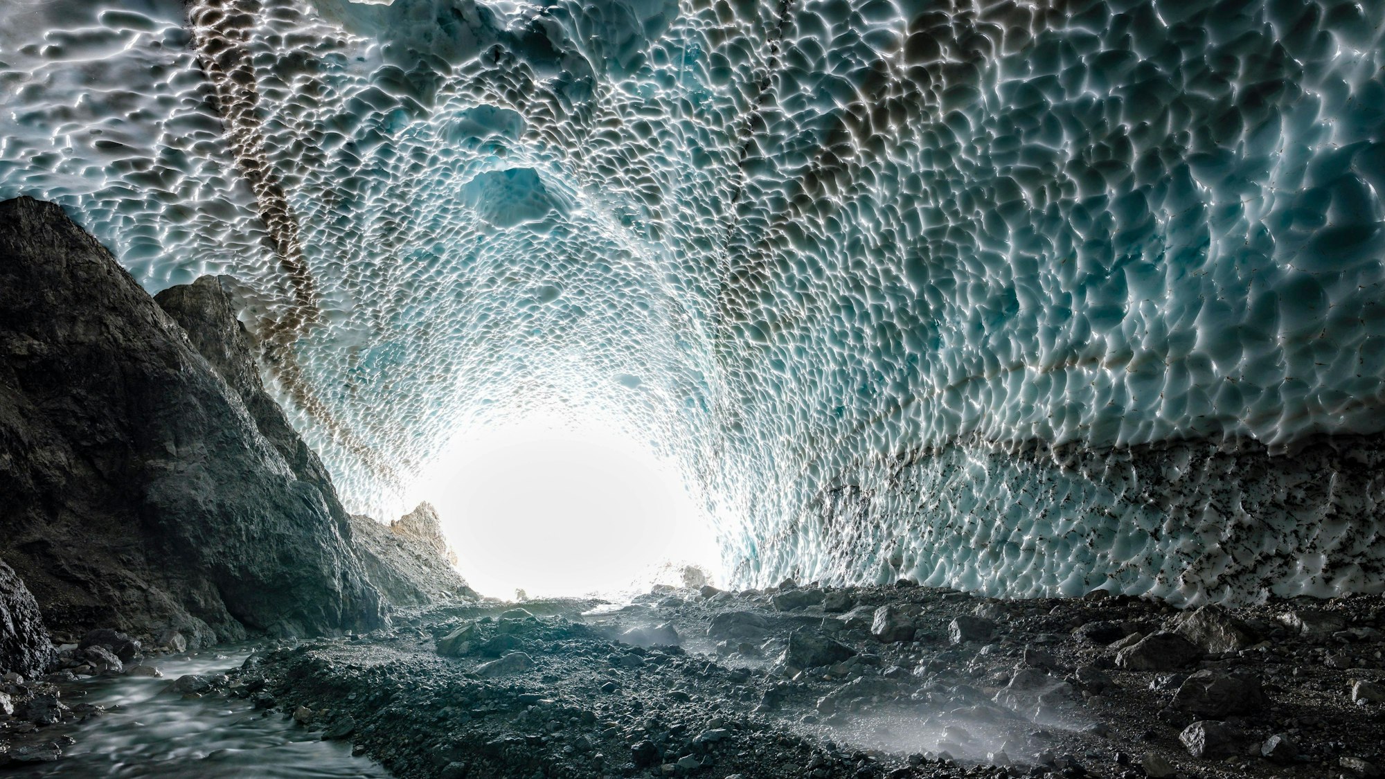 Eiskapelle mit Schmelzwasserbach, Eisfeld am Fuß der Watzmann-Ostwand, Nationalpark Berchtesgaden, Watzmann, Schönau am Königssee, Oberbayern, Bayern, Deutschland, Europa *** Ice chapel with meltwater stream, ice field at the foot of the Watzmann east face, Berchtesgaden National Park, Watzmann, Schönau am Königssee, Upper Bavaria, Bavaria, Germany, Europe Copyright: imageBROKER/HerbertxBerger ibxheb05907221.jpg Bitte beachten Sie die gesetzlichen Bestimmungen des deutschen Urheberrechtes hinsichtlich der Namensnennung des Fotografen im direkten Umfeld der Veröffentlichung!