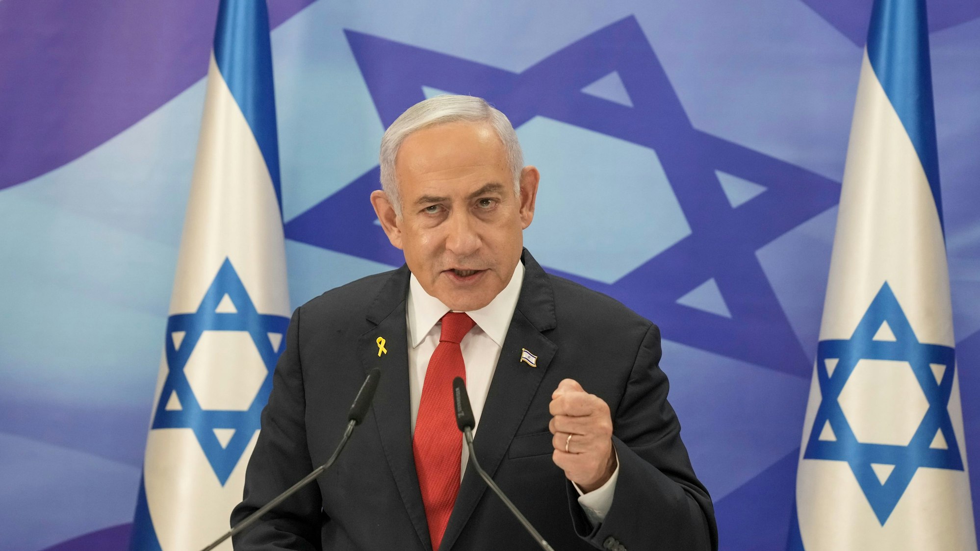 Benjamin Netanjahu spricht während einer Pressekonferenz in Jerusalem.