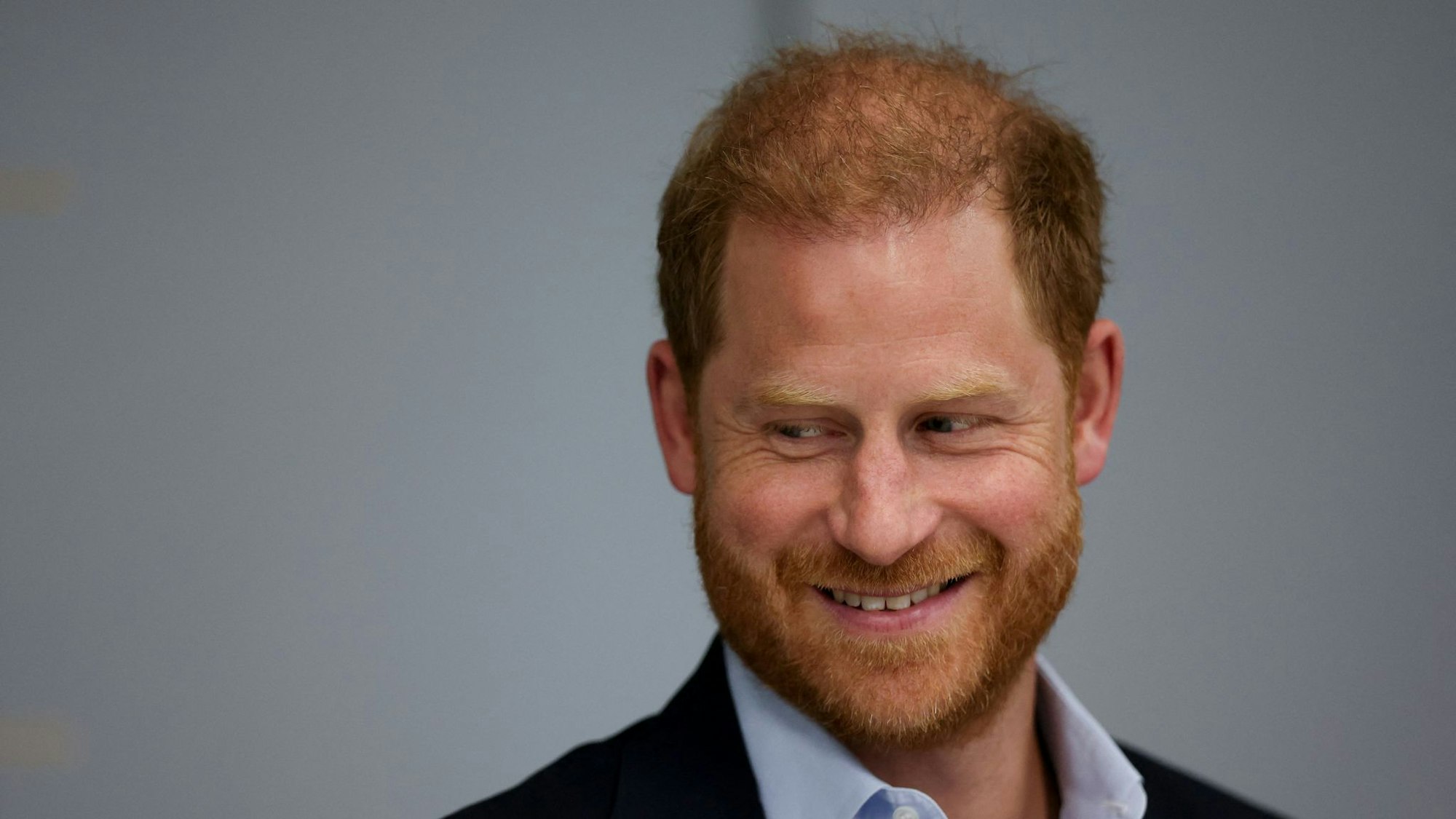 Hat Prinz Harry wieder Grund zu lachen? Britische Medien spekulieren über eine sich abzeichnende Versöhnung mit seinem Vater König Charles.