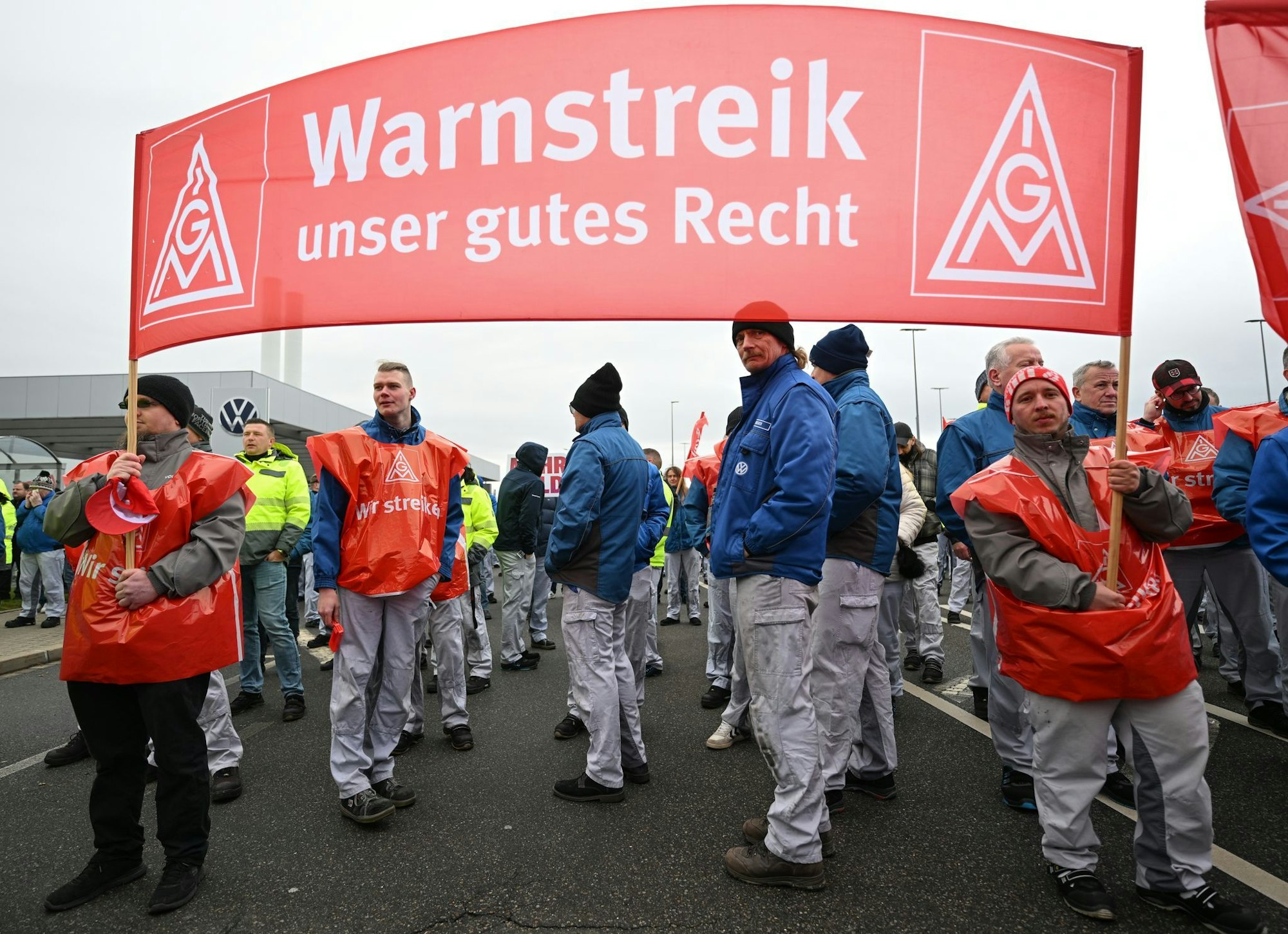 Bei VW gab es 2024 zahlreiche Warnstreiks. (Symbolbild)