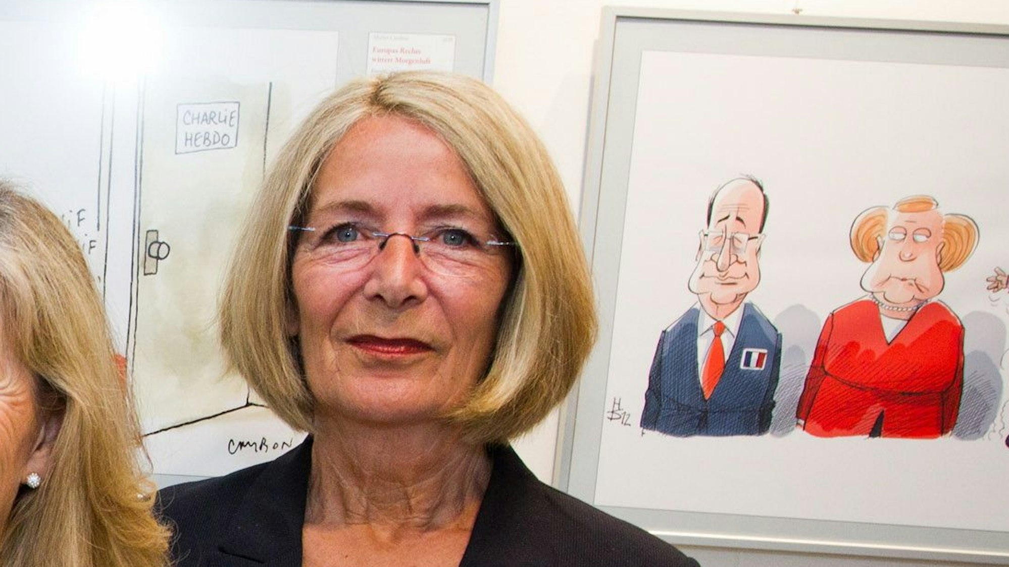 Gm, Foyer Rathaus, Ausstellungseröffnung "La caricade franco-allemande"vl.: Ilona Onnenberg und Helga Auerswald