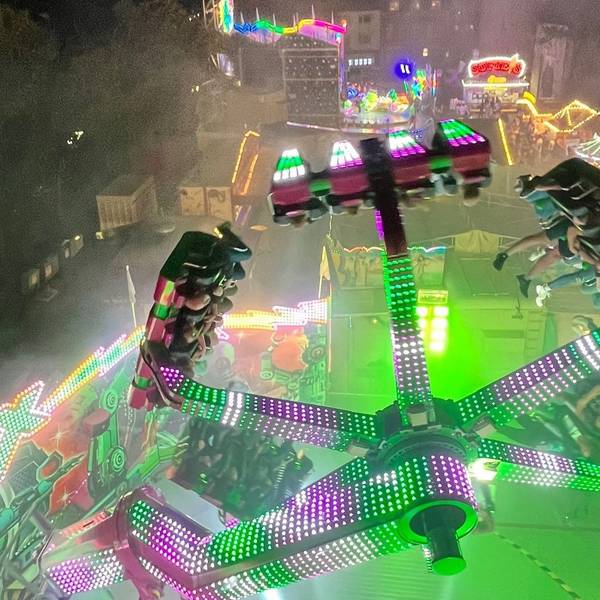 Rasante Fahrgeschäfte gehören zu den Attraktionen auf der Rheinbacher Herbstkirmes.