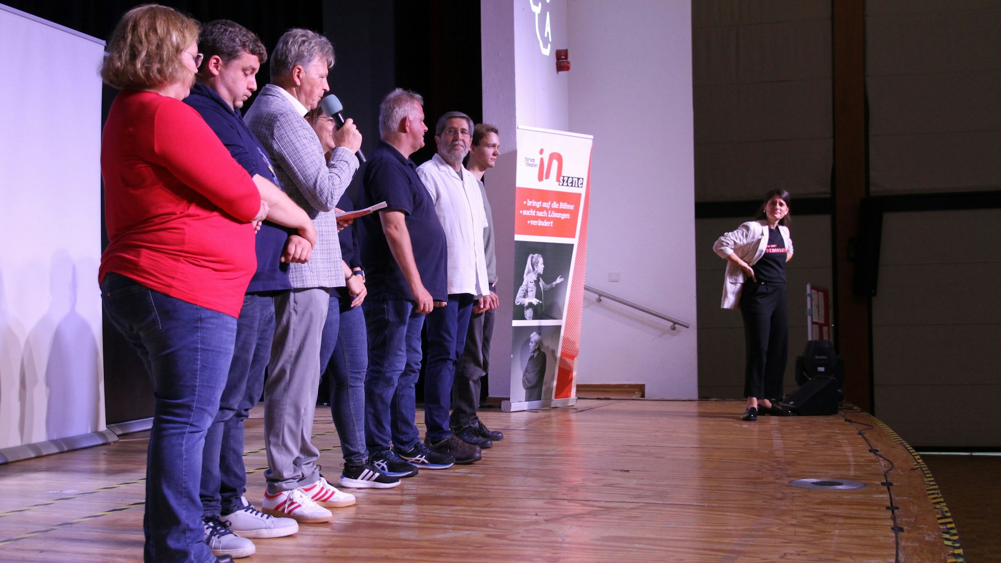 Meine erste Wahl, Theaterprojekt zu den Kommunalwahlen, Forumtheater Inszene, Abschlussveranstaltung im Gymnasium Alleestraße, Politiker nehmen Stellung