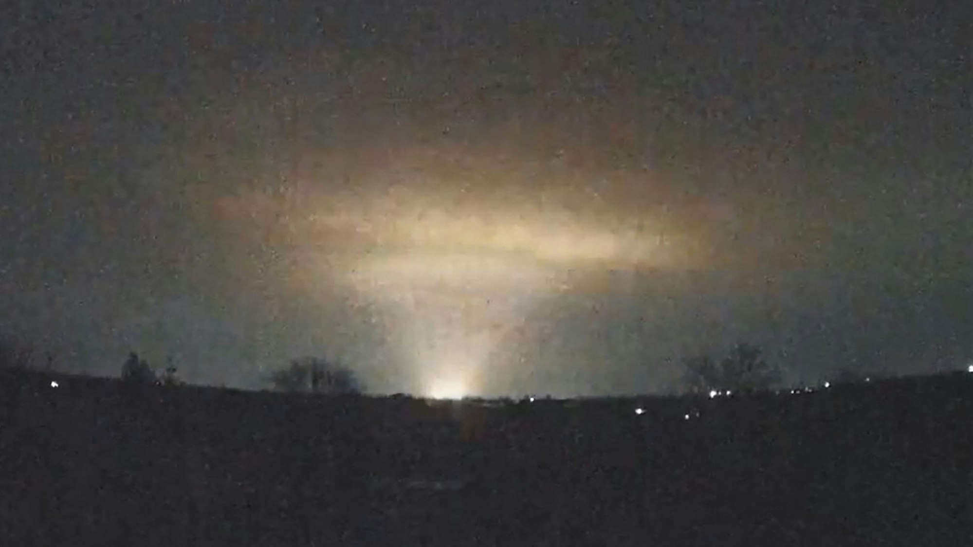 Die von Russland „Oreschnik“ („Nussstrauch“) getaufte Mittelstreckenrakete über der Kölner Partnerstadt Dnipro in der Ukraine.