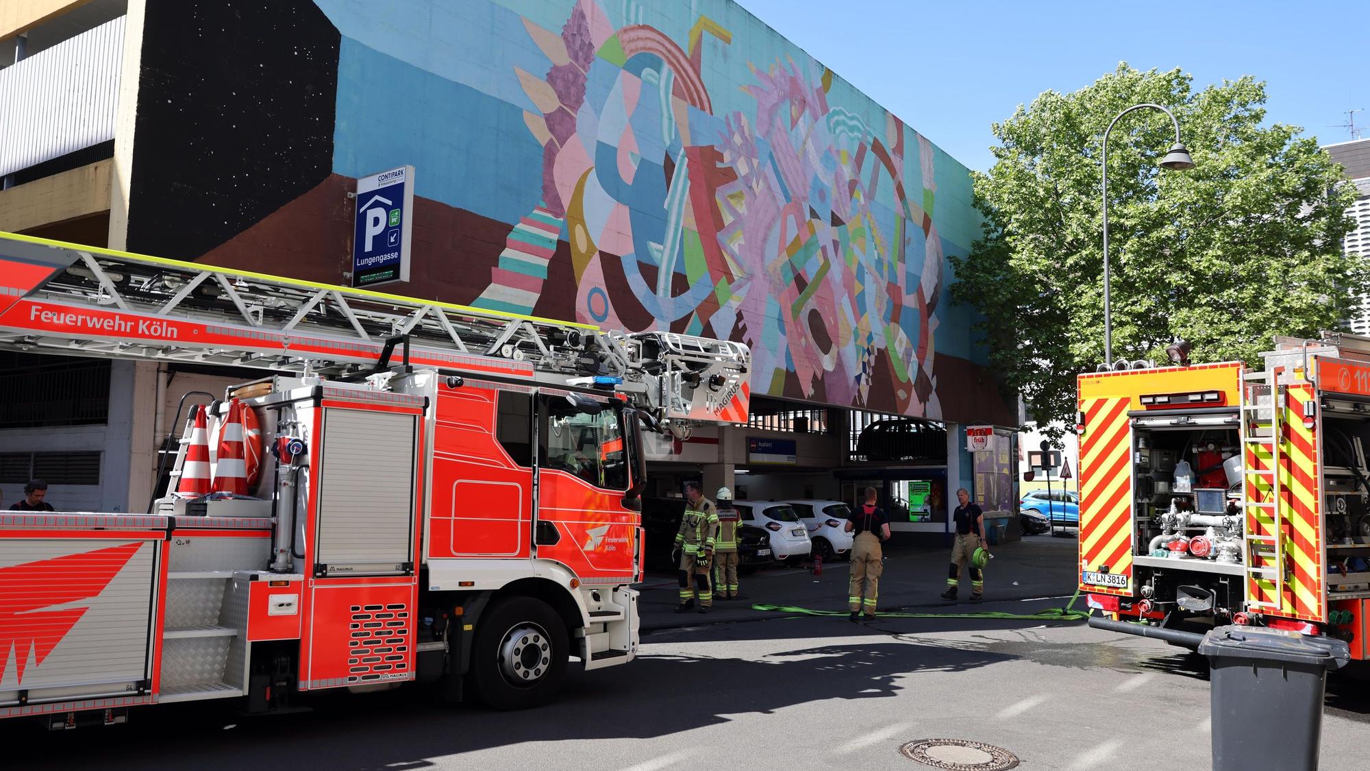 Aus dem Parkhaus Lungengasse zogen Anfang Mai Rauchschwaden und die Feuerwehr rückte an.