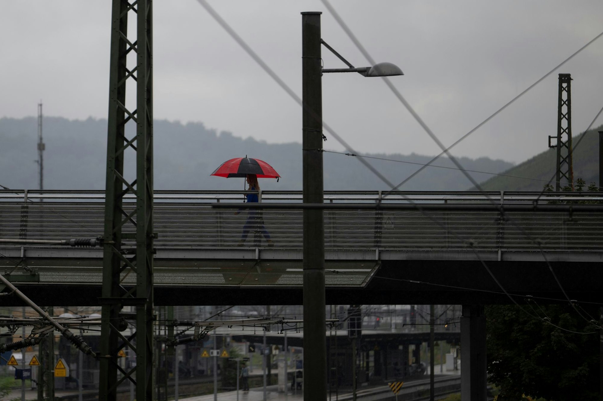 Auch in den kommenden Tagen sollte man die Regenjacke oder den Regenschirm griffbereit haben.