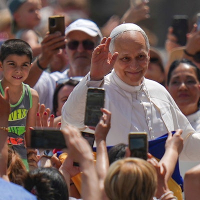 Erhält bisher viel Zuspruch: Papst Leo XIV. Mitte Juni auf dem Petersplatz.dpa