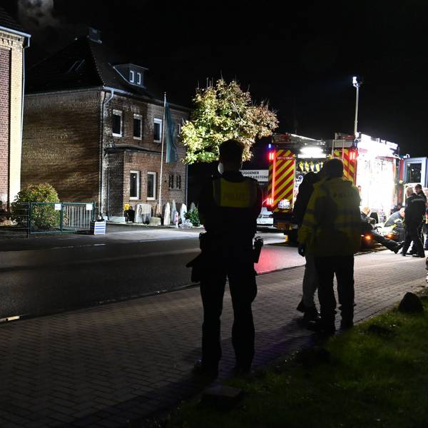 Die Heerstraße in Kerpen-Brüggen war im Bereich des Tatortes komplett gesperrt.