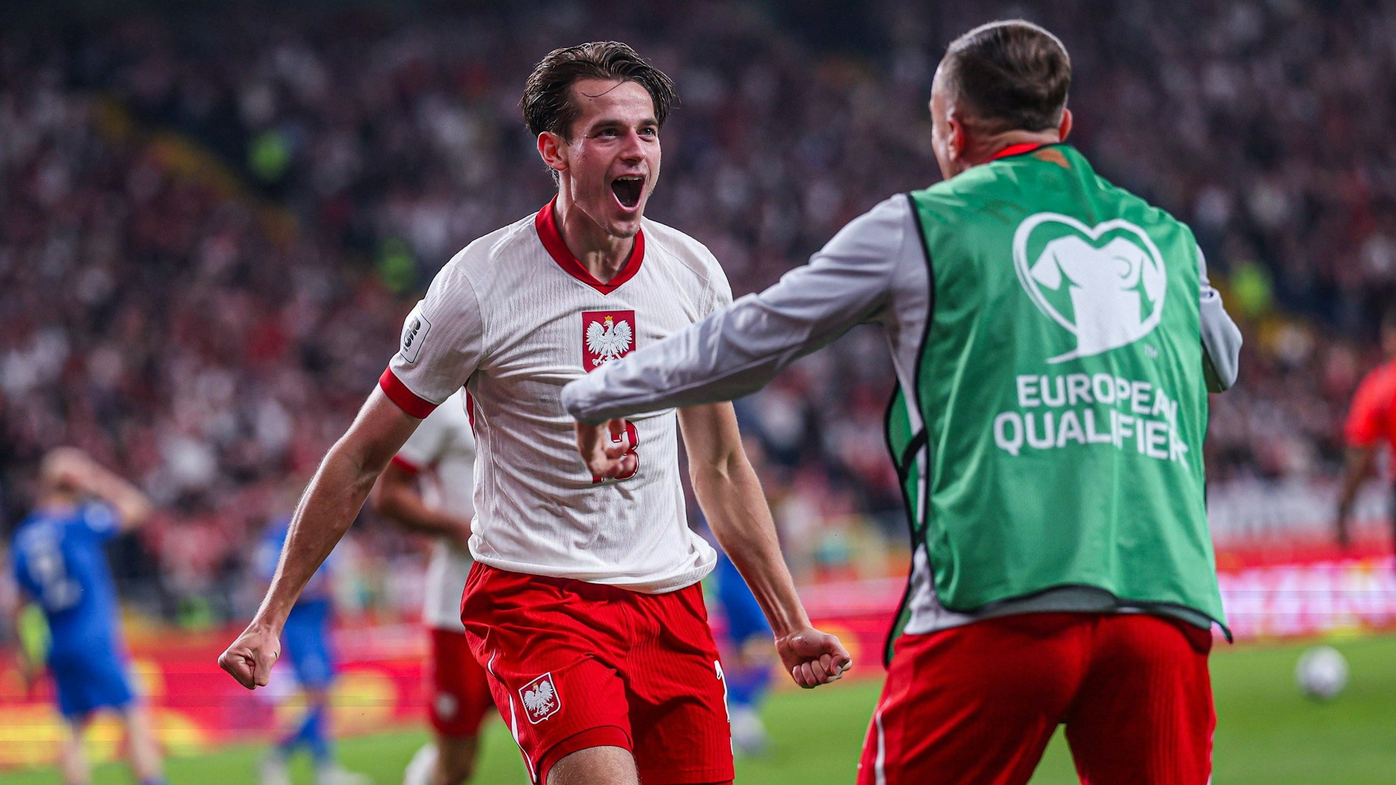 Jubelt auch im Trikot der polnischen Nationalmannschaft: FC-Profi Jakub Kaminski (l.).