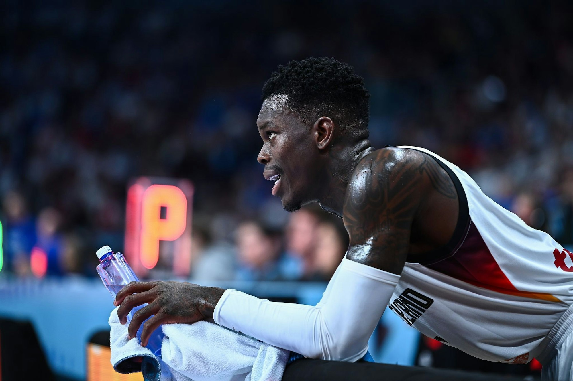 Dennis Schröder beim Halbfinale gegen Finnland.