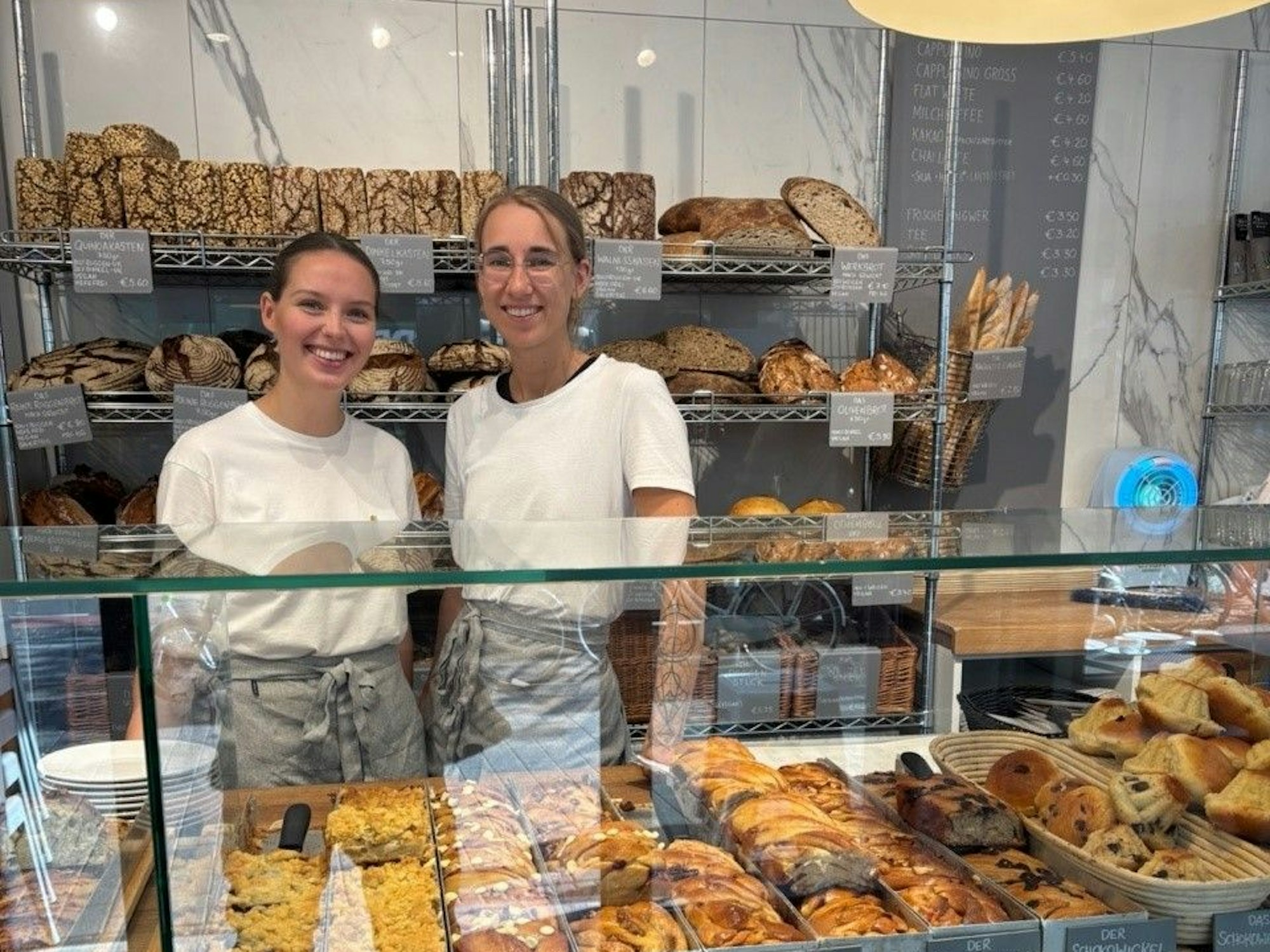 In der Mehlwerkstatt kann der Kunde beim Backen zuschauen.