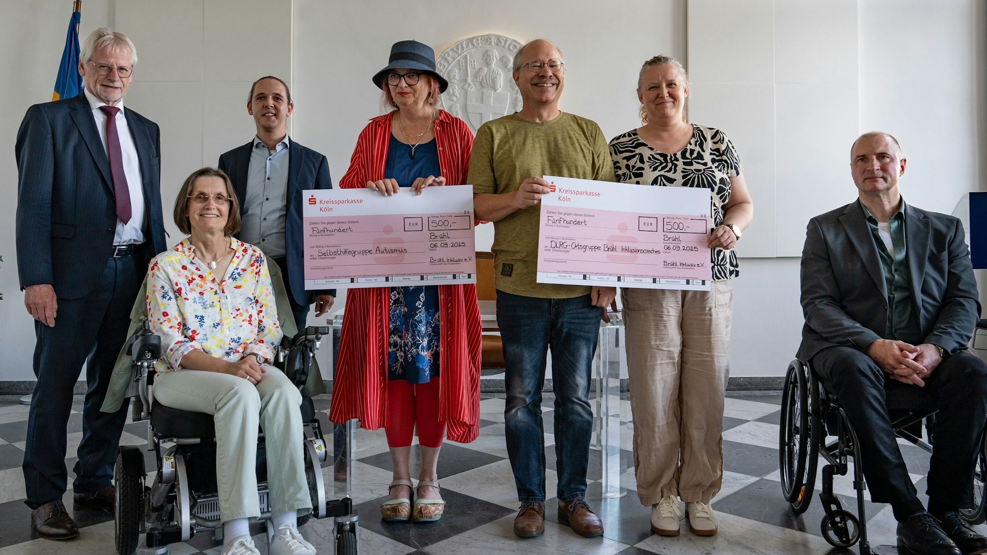 Zu sehen sind die Gewinner und Verantwortlichen des Inklusionspreises.