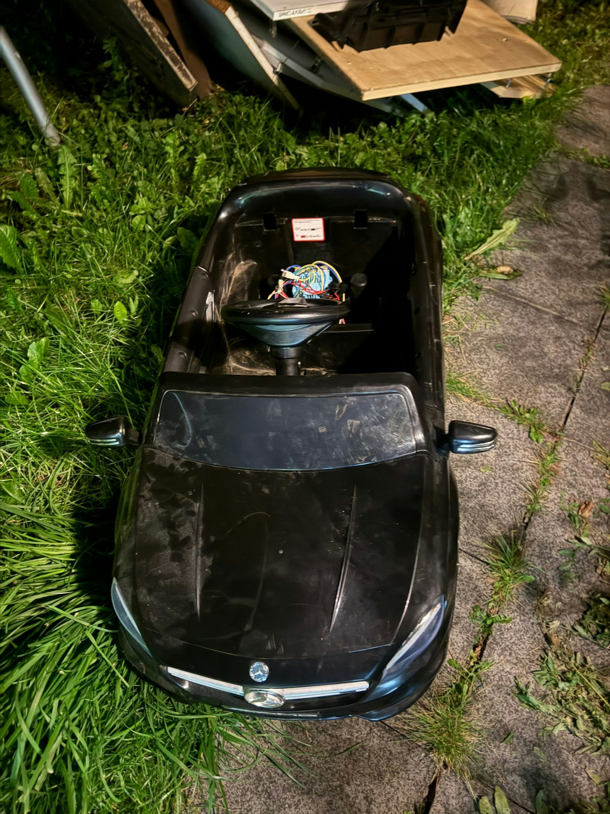 Die Batterien eines kleinen E-Autos für Kleinkinder hatten zu der Alarmierung geführt.