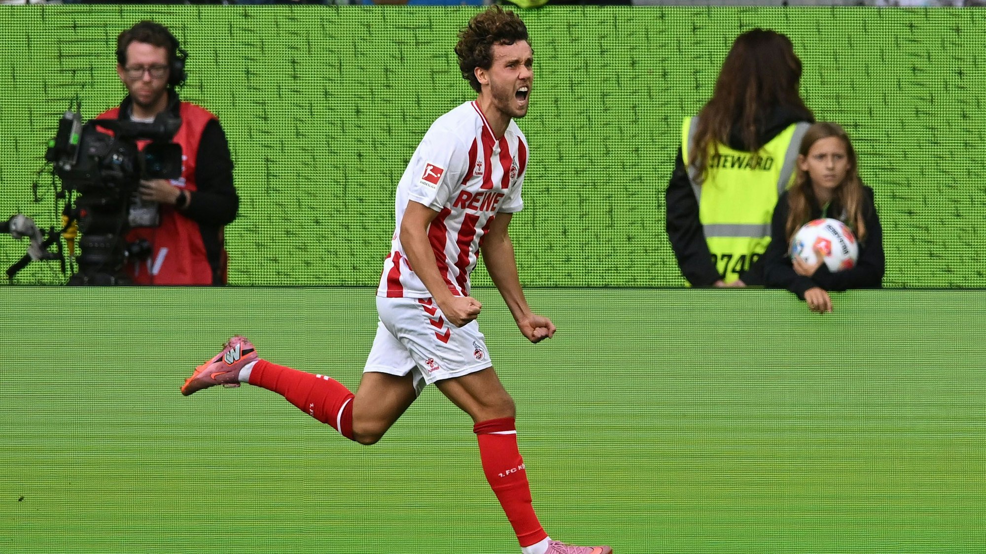 Luca Waldschmidt (1. FC Köln) jubelt über sein Tor zum 0:1.