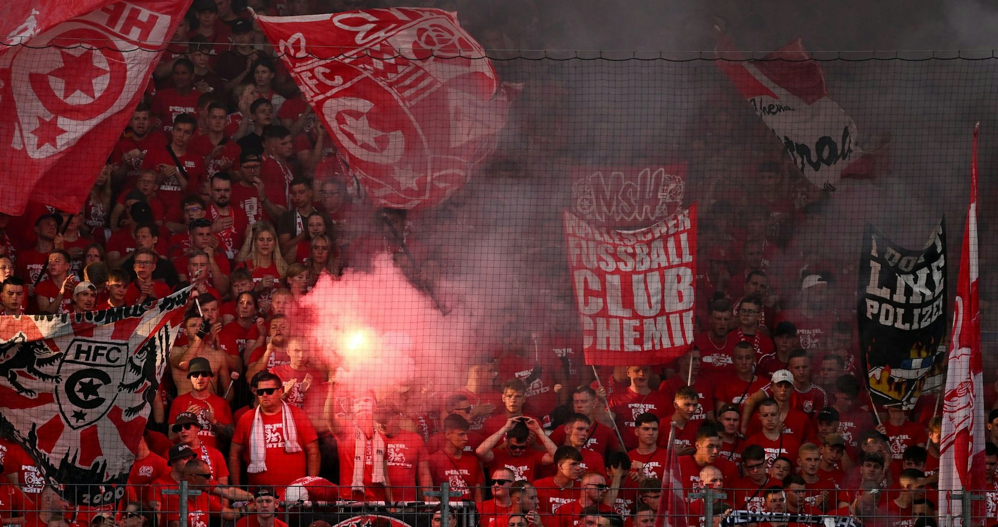 Beim Spiel zwischen dem Halleschen FC und Chemie Leipzig kam es zu gewalttätigen Auseinandersetzungen. (Archivbild)