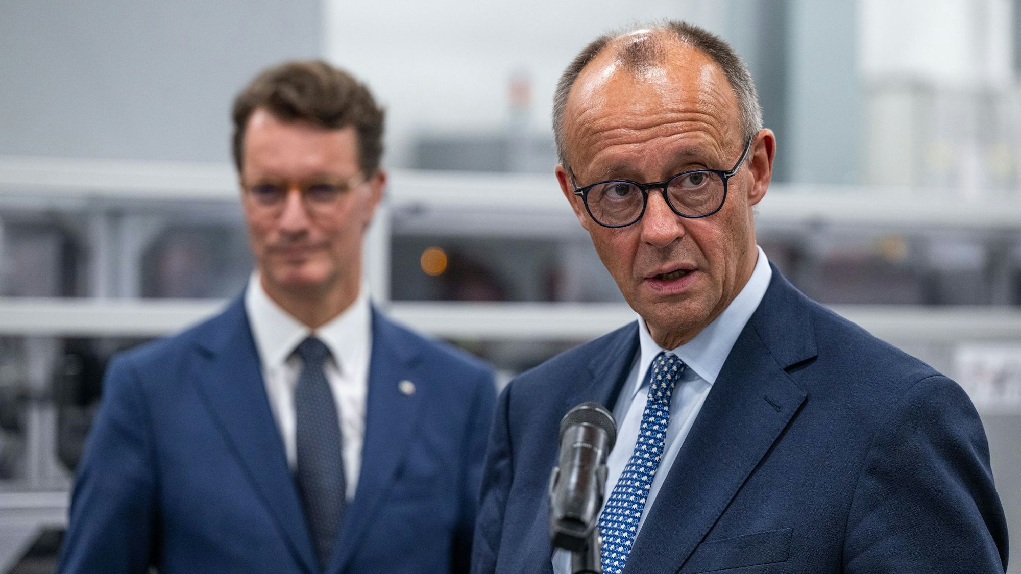 Bundeskanzler Merz schätzt, dass sich hinter der CDU möglicherweise Verschiebungen in der Parteienlandschaft ergeben werden. (Archivbild)