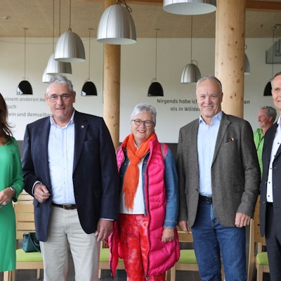 Auf dem Bild zu sehen sind von links nach rechts: Larissa Weber, Ludwig Lühl, Margret Voßeler-Deppe, Peter Koester und Oliver Mirring.