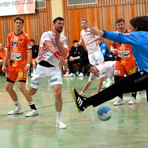 05.09.2025, Handball-Bergische Panter-Longericher SC
mitte: Marian Dahlke (Longerich)
Foto: Uli Herhaus