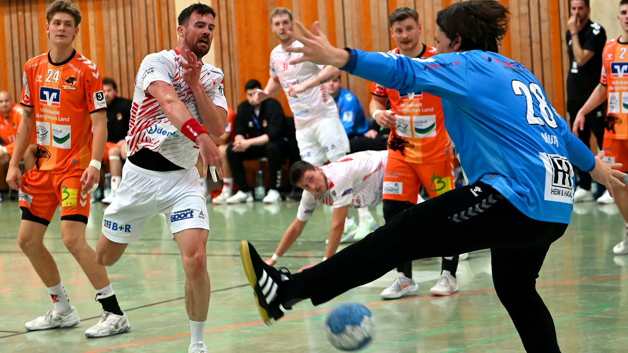 05.09.2025, Handball-Bergische Panter-Longericher SC
mitte: Marian Dahlke (Longerich)
Foto: Uli Herhaus