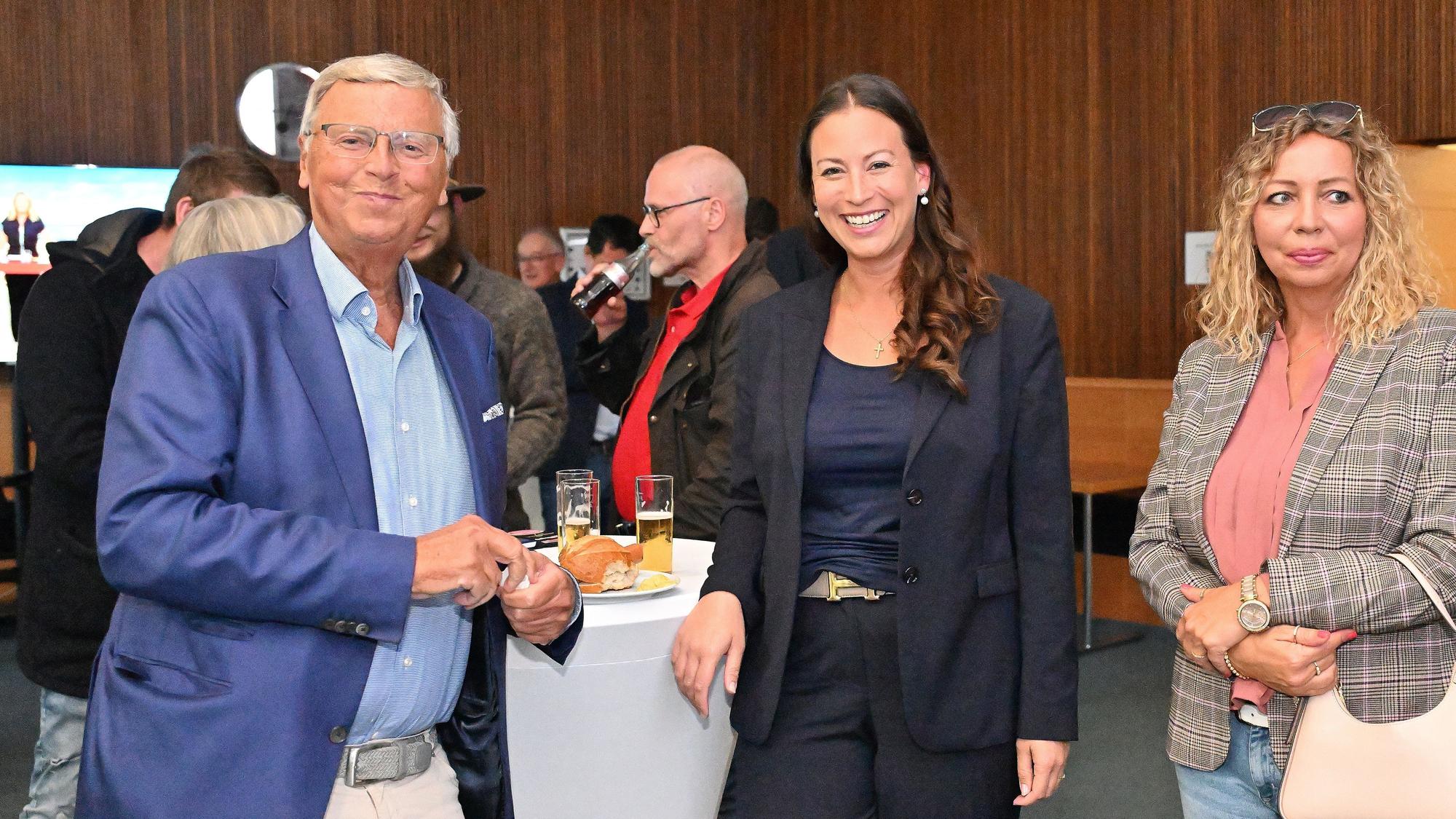 Wolfgang Bosbach und seine Tochter Caroline Bosbach im Kreishaus.