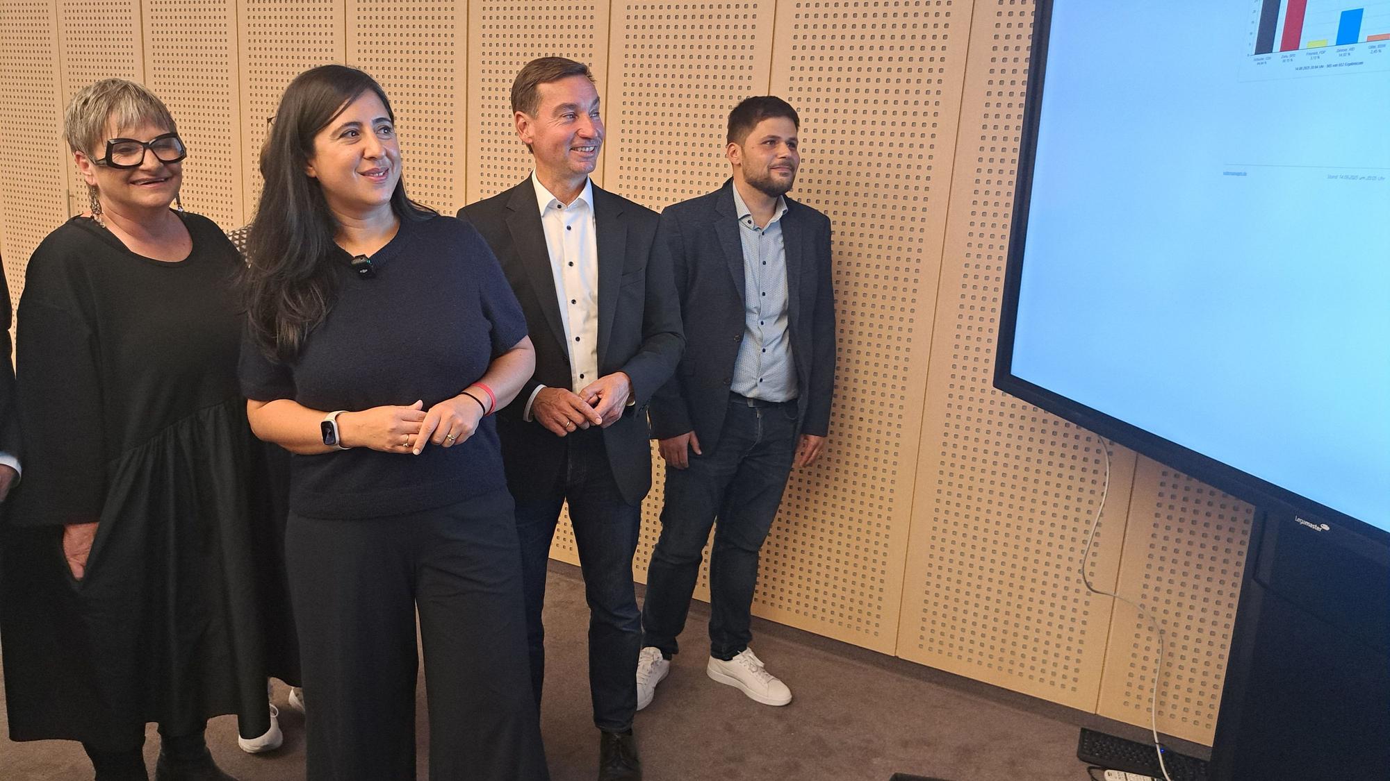 SPD-Landratskandidatin Sara Zorlu (2.v.l.)