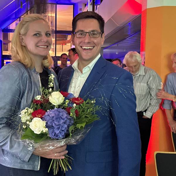 Bürgermeister Dr. Max Leitterstorf zusammen mit Gattin Sandra als er zur Wiederwahl beglückwünscht wurde.
