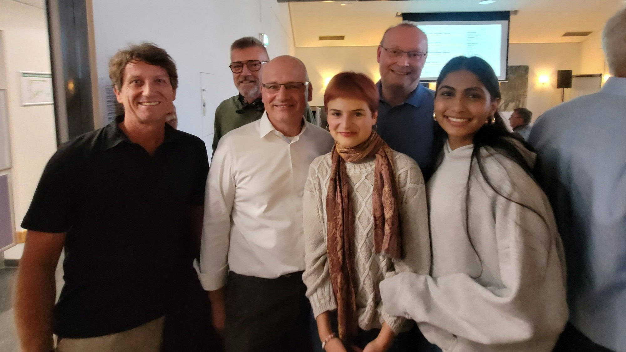 Giselher Dick (3. v. l.) wurde Zweiter und kommt ebenfalls in die Stichwahl um das Bürgermeisteramt.