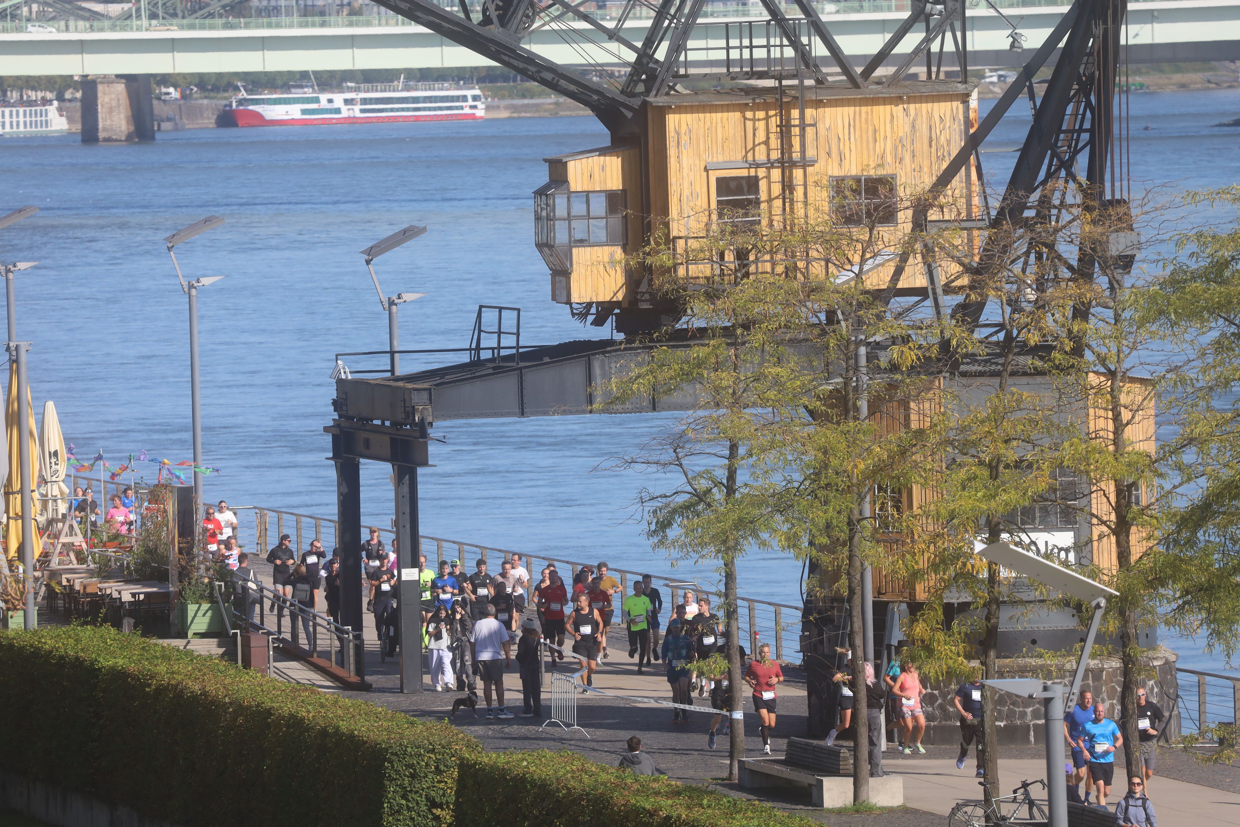 14.09.2025, Köln: Warum ich Köln liebe! Der Brückenlauf aus persönlicher Sicht. Der ASV Köln veranstaltet den 43. Brückenlauf. Nachdem die Veranstaltung im letzten Jahr ausfallen musste, gibt es nun gleich mehrere Laufdistanzen.  Foto: Arton Krasniqi