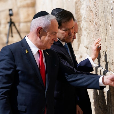US-Außenminister Marco Rubio (r) und der israelische Premierminister Benjamin Netanjahu haben die Klagemauer besucht.