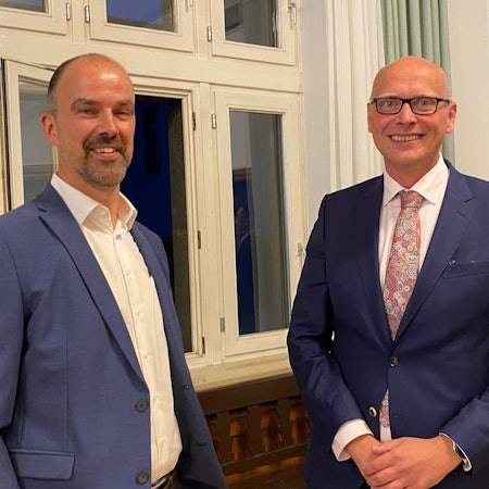 Guido Waters und Sebastian Glatzel stehen nebeneinander.