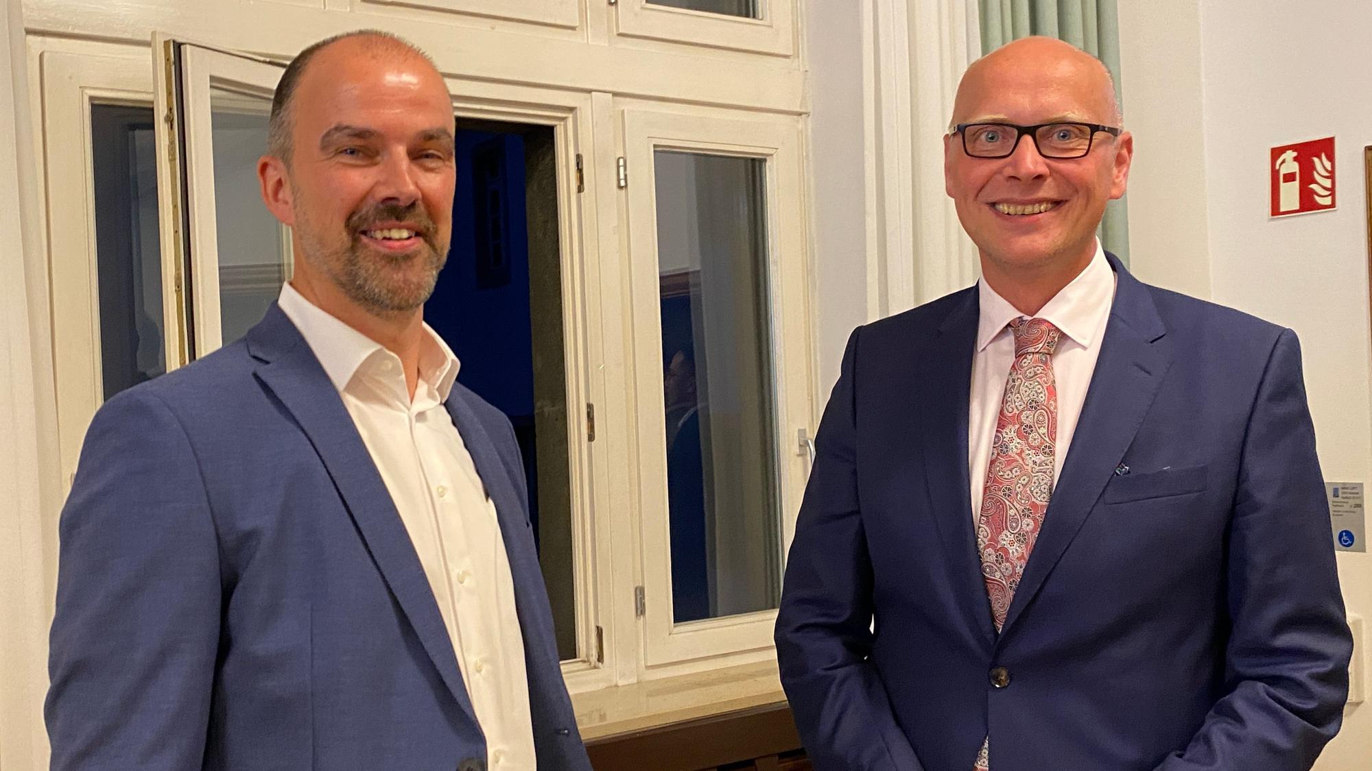 Guido Waters und Sebastian Glatzel stehen nebeneinander.