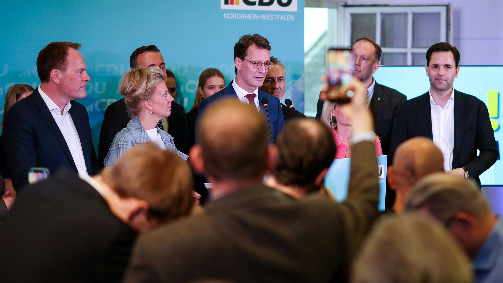 Deutlich vom Bundestrend abgesetzt hat sich die NRW-CDU bei der Kommunalwahl: Ministerpräsident Hendrik Wüst auf der Wahlparty.