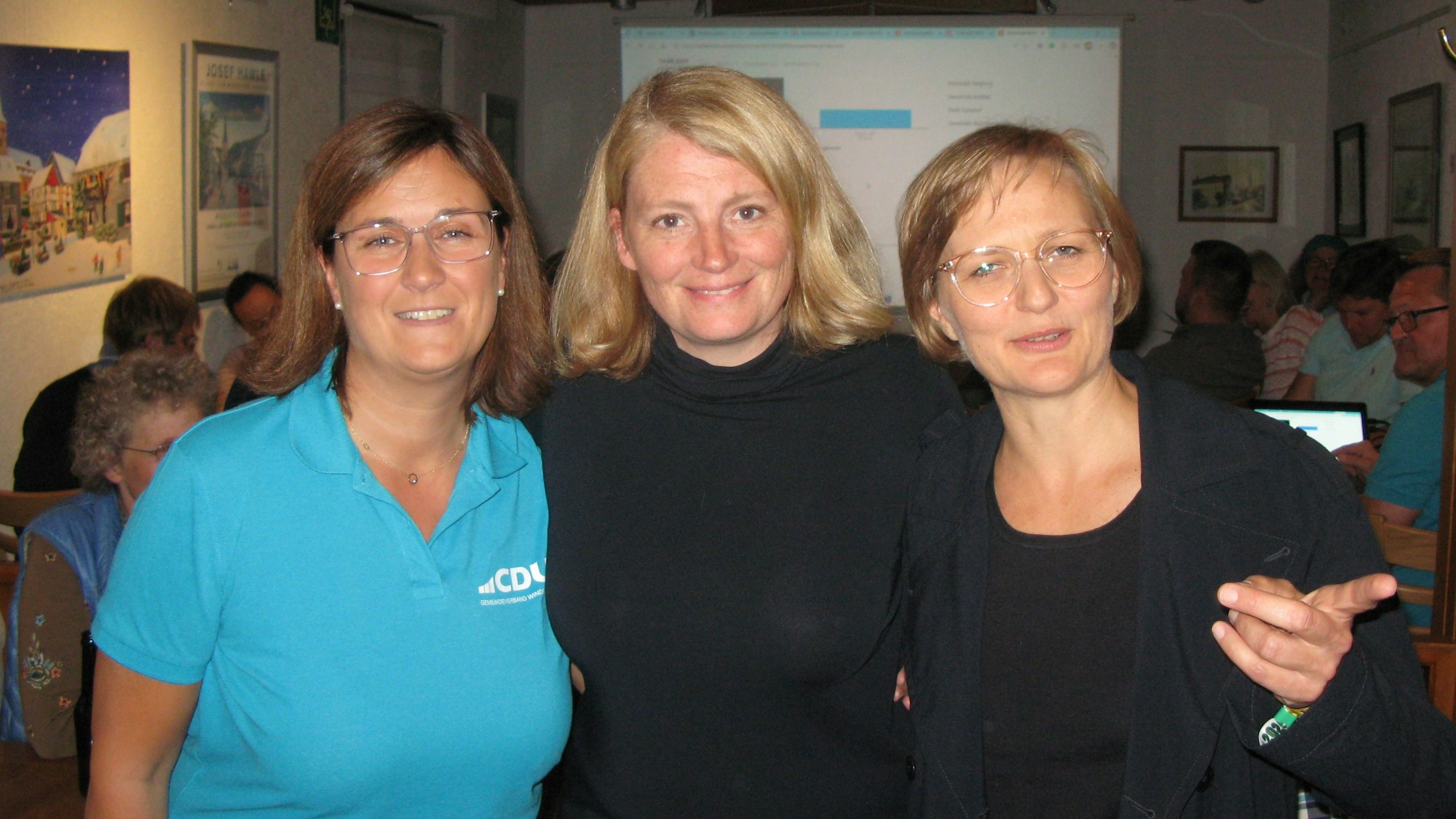 Frauenpower im Siegtaler Hof in Windeck-Herchen: CDU-Parteichefin Evelyn Höller, Bürgermeisterin Alexandra Gauß und die Grünen-Bundesvorsitzende Franziska Brantner.